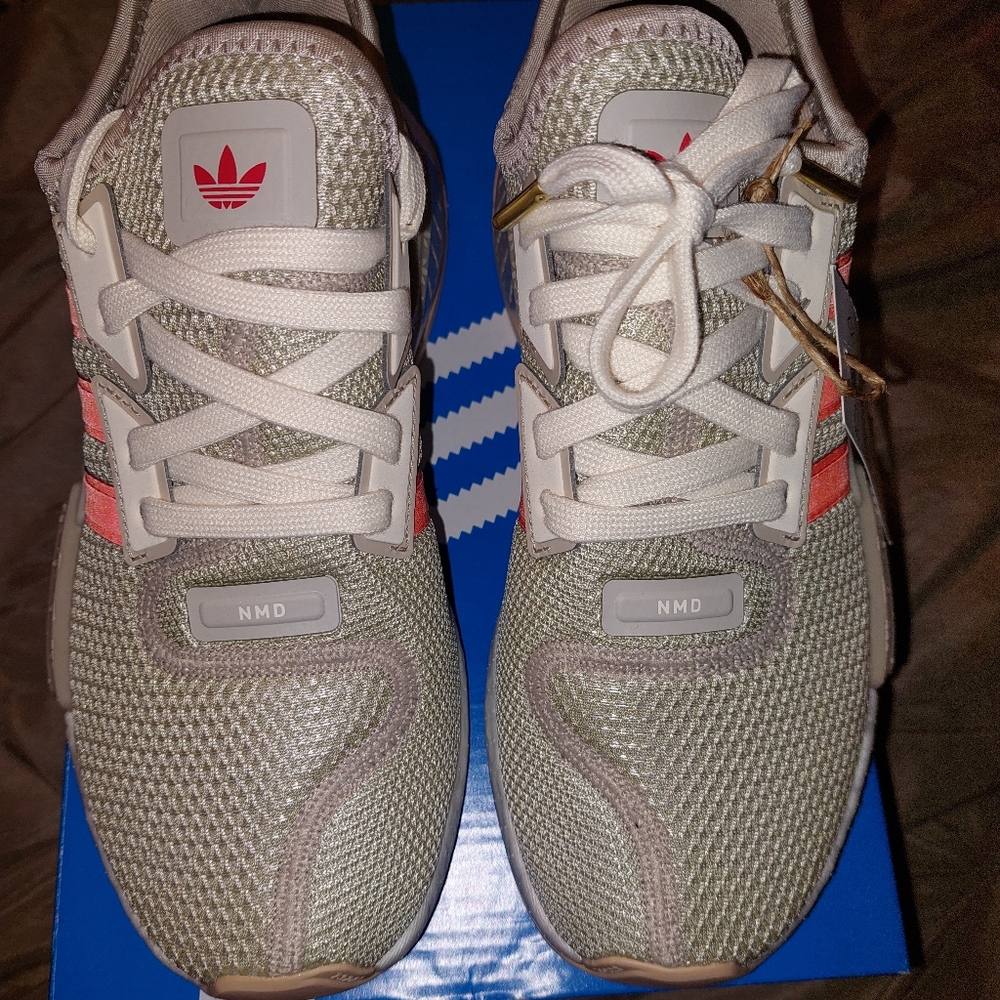 Adidas NMD Sneakers in Gray and Red, sz 5, NEW $60 GLENN HEIGHTS TX PPU OR SHIP